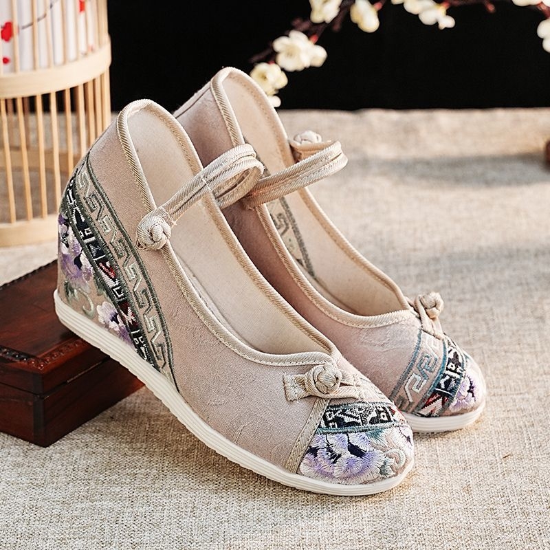 Roku austas auduma kurpes ar izšūtu ziedu rakstu, augšdaļa no džakarda auduma, PVC zole, apaļš purns