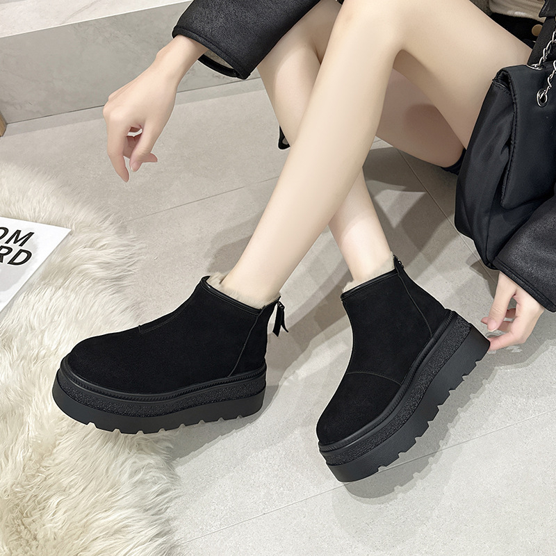 Ženske zimske čizme za snijeg s fleecem i bočnim zatvaračem, gornji dio nubuk kože, PU đon, srednja visina potplata, Martin stil, zima 2025