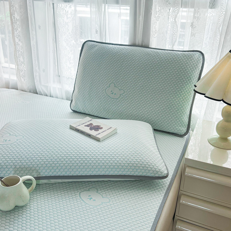 Jastučnica Unique — Jacquard tkanina, 100% poliester, obojani materijal, moderan minimalistički stil