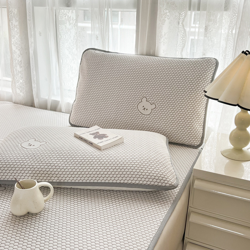 Jastučnica Unique — Jacquard tkanina, 100% poliester, obojani materijal, moderan minimalistički stil