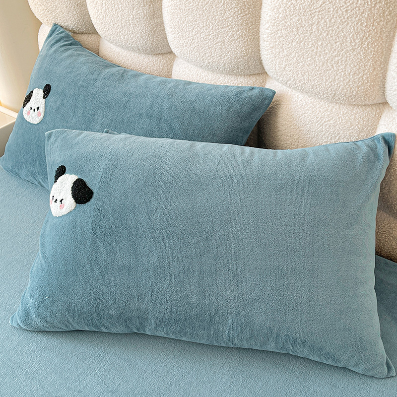 Jastućnica od mliječnog velura, kviltiroana, podstavljena fleesom i debela, 100% poliester, crtani stil, reaktivni otisak