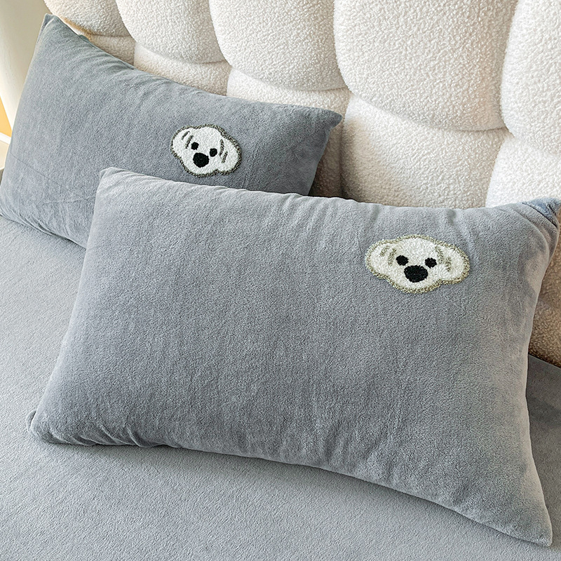 Jastućnica od mliječnog velura, kviltiroana, podstavljena fleesom i debela, 100% poliester, crtani stil, reaktivni otisak