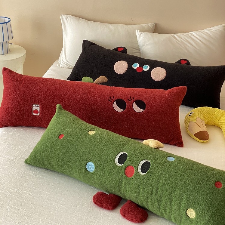 Párna biopamut fleece borítással, töltet toll-pamut, hímzett és quiltelt karikatúra állatos mintával, testreszabható hímzés