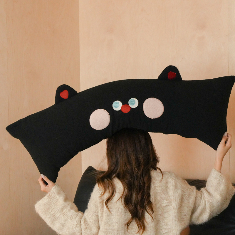 Párna biopamut fleece borítással, töltet toll-pamut, hímzett és quiltelt karikatúra állatos mintával, testreszabható hímzés