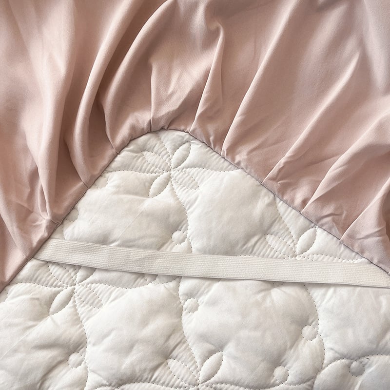 Set rubova kreveta – tri dijela s jastučnicama i zaštitnikom madraca; tkanina: četkano, prešivano, ravno pletena; materijal: kemijsko vlakno; stil: korejski