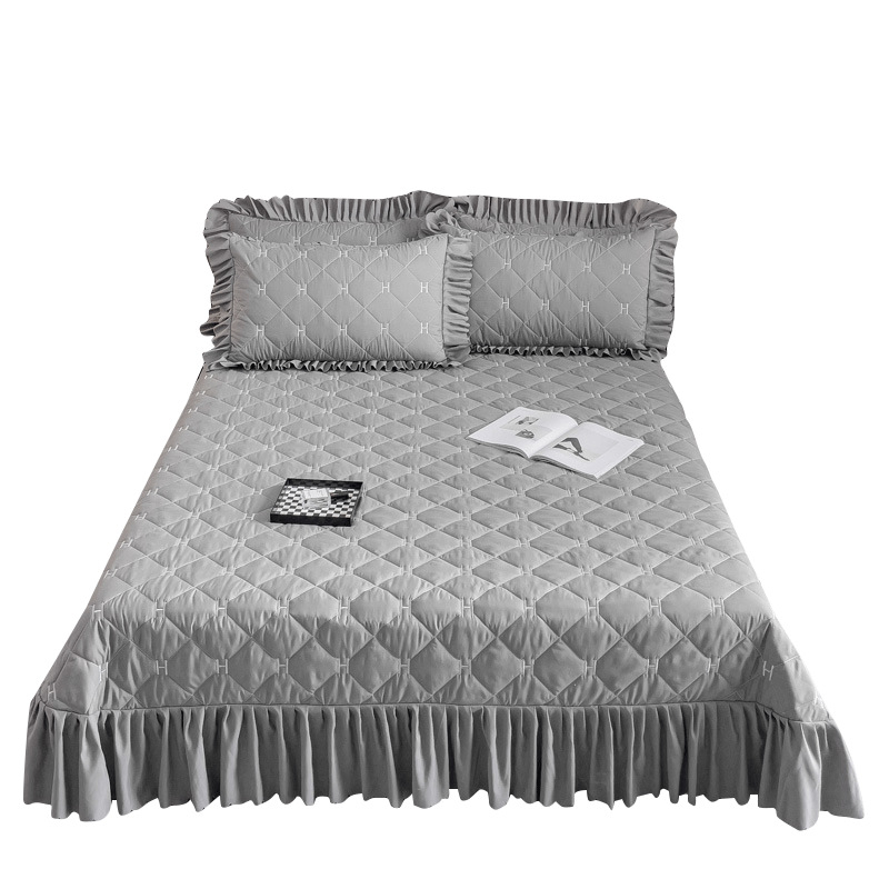 Prekrivač za krevet, podstavljen, od kemijskih vlakana; jednobojni uzorak; brušena tkanina; reaktivno tiskanje i bojanje; prilagodljiva obrada