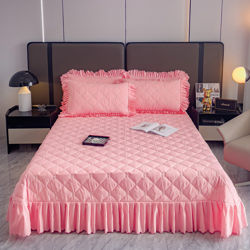 Prekrivač za krevet, podstavljen, od kemijskih vlakana; jednobojni uzorak; brušena tkanina; reaktivno tiskanje i bojanje; prilagodljiva obrada