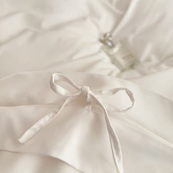 Hotelsko posteljno rublje od 100% pamuka, četvero-dijelni set, čisto bijela, navlaka za pokrivač, plahta i jastučnice, twill tkanina, reaktivno bojanje