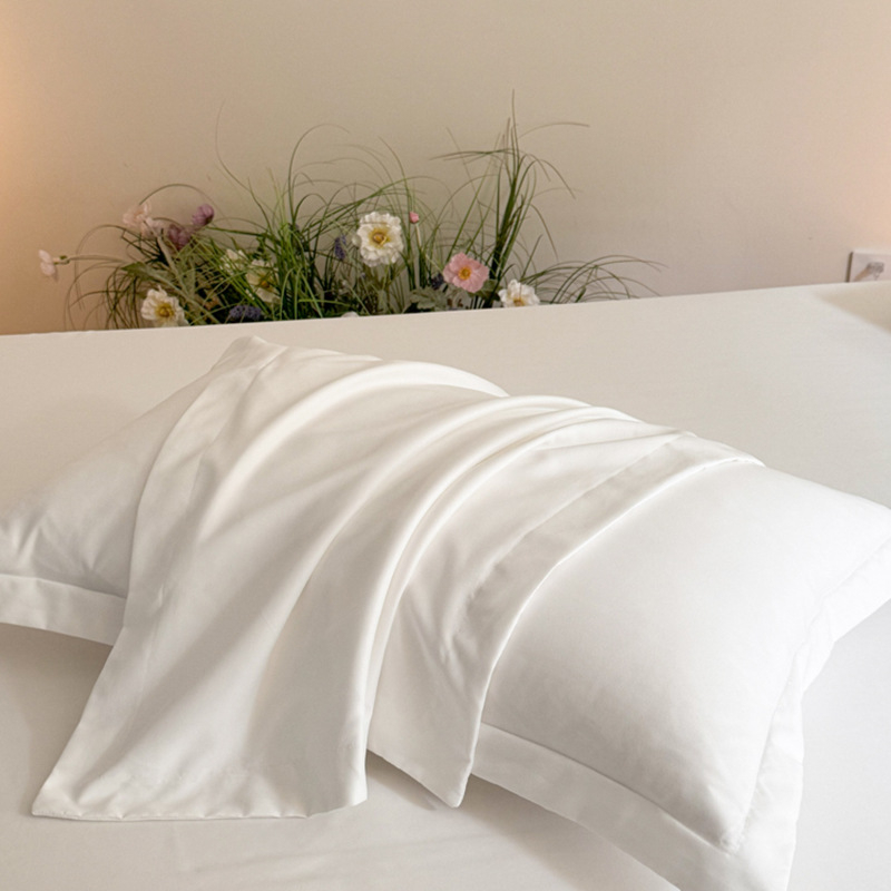 Hotelsko posteljno rublje od 100% pamuka, četvero-dijelni set, čisto bijela, navlaka za pokrivač, plahta i jastučnice, twill tkanina, reaktivno bojanje