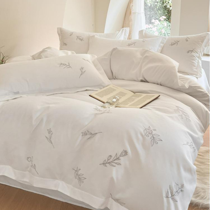 Hotelsko posteljno rublje od 100% pamuka, četvero-dijelni set, čisto bijela, navlaka za pokrivač, plahta i jastučnice, twill tkanina, reaktivno bojanje