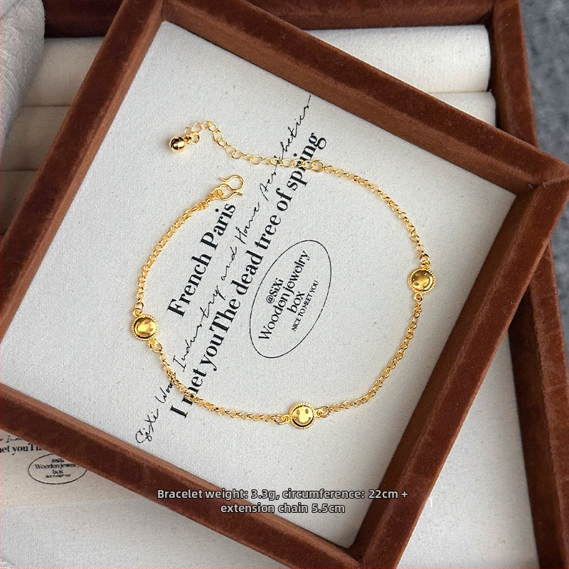 Sievietes vara potītes aproce ar etnisko stilu un burtiem krellēm.