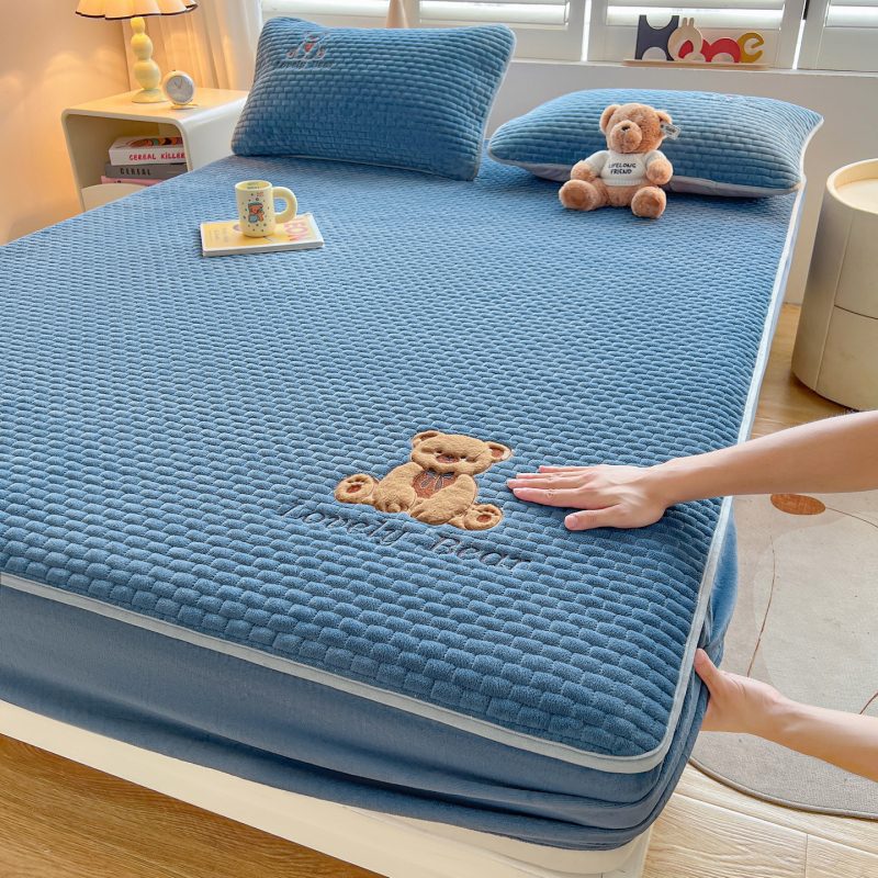 Milk Velvet Quilted Fitted Sheet with Fleece-Lined Mattress Protector