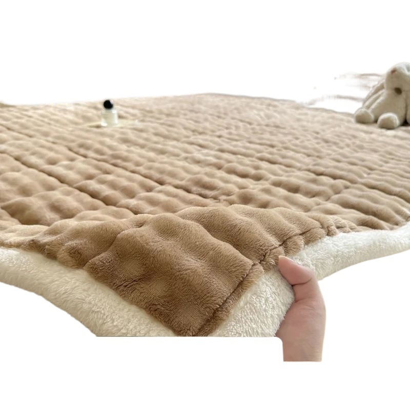 Prekrivač za krevete s mrežastim uzorkom; materijal ice silk; tkanje: boja po nitima; tisak i bojenje