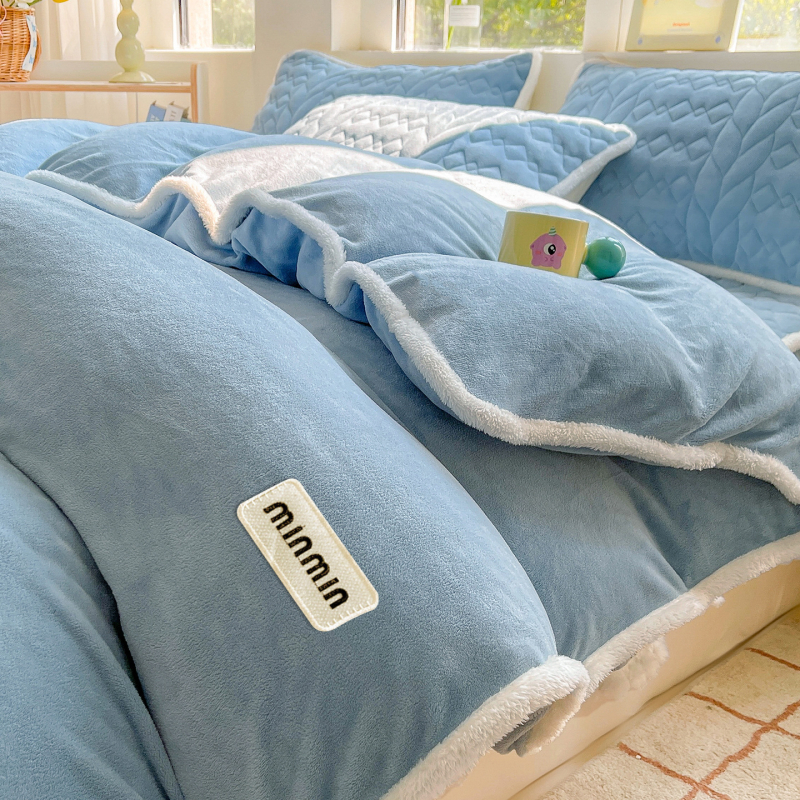 Piimveluurist voodipesukate – 3-osaline komplekt, reaktiivne värvimine, trükitud kude, kaal 300–500 g, kaasaegne minimalistlik stiil