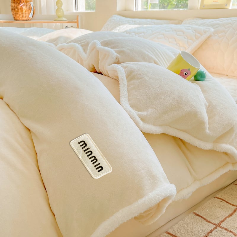 Piimveluurist voodipesukate – 3-osaline komplekt, reaktiivne värvimine, trükitud kude, kaal 300–500 g, kaasaegne minimalistlik stiil