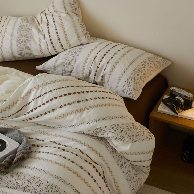 Set posteljine od 100% pamuka, tkan na šarene niti, oprani pamuk, četverodjelni set s navlakom za pokrivač i plahtama, s šarenom izvezom i retro jacquard