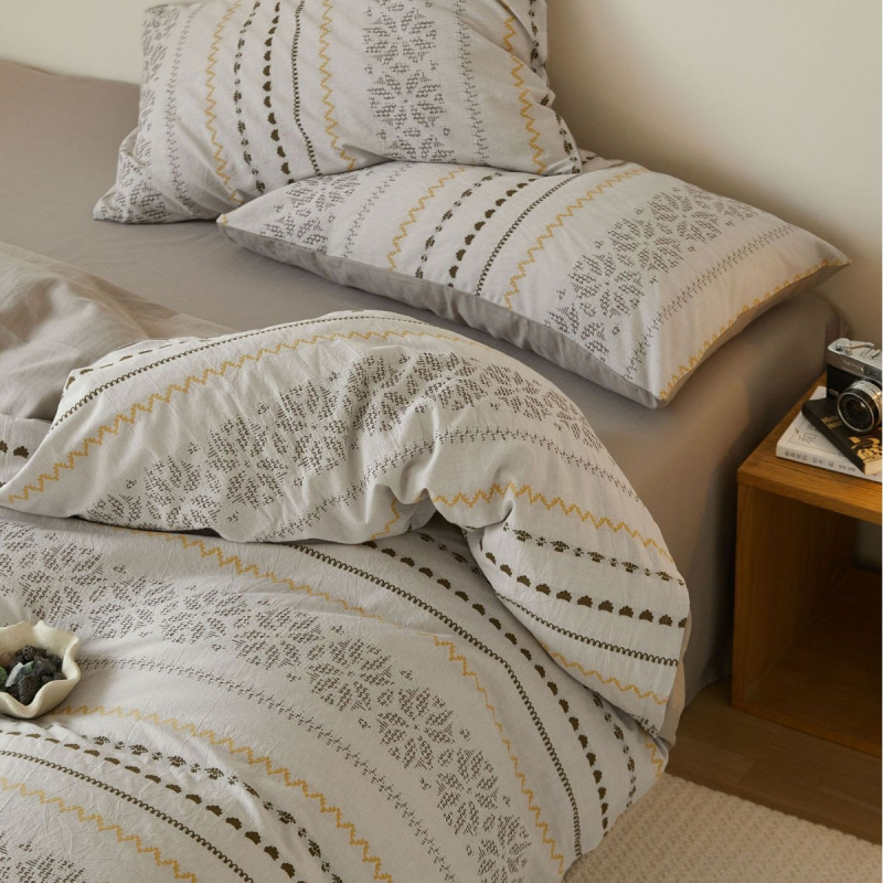 Set posteljine od 100% pamuka, tkan na šarene niti, oprani pamuk, četverodjelni set s navlakom za pokrivač i plahtama, s šarenom izvezom i retro jacquard