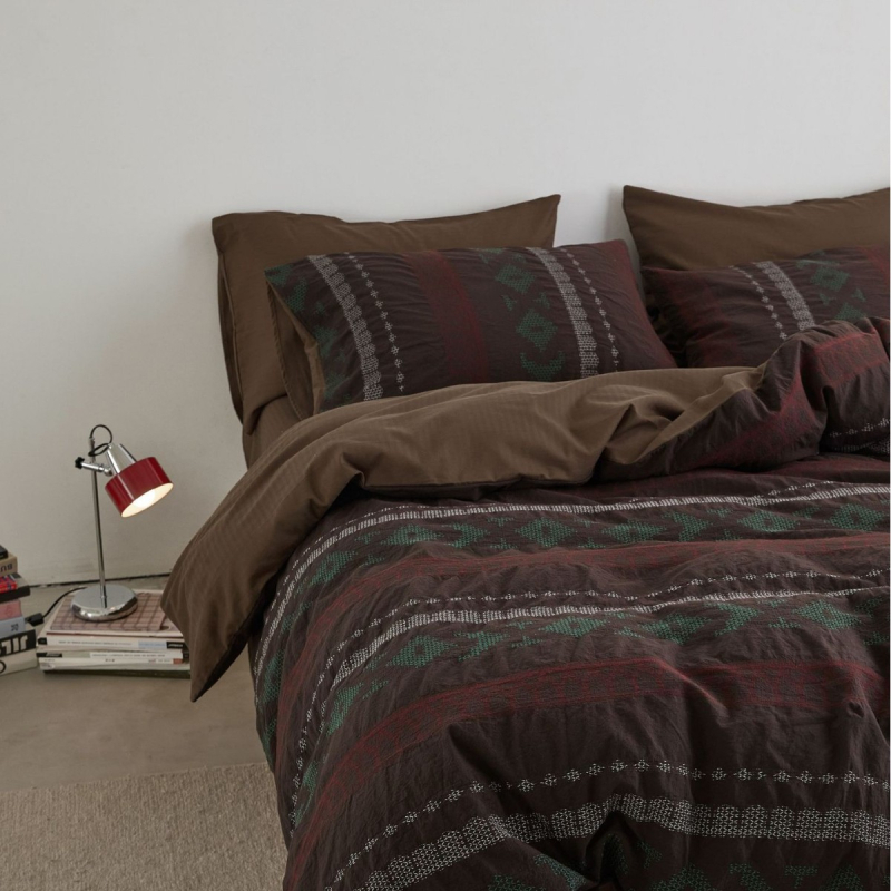 Set posteljine od 100% pamuka, tkan na šarene niti, oprani pamuk, četverodjelni set s navlakom za pokrivač i plahtama, s šarenom izvezom i retro jacquard