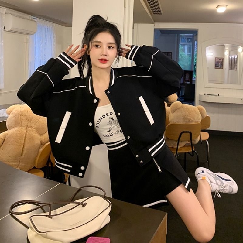 Női szoknyás kosztüm városi stílusban — hosszú szoknya, hosszú ujjak, nyomtatott anyag, akril anyag