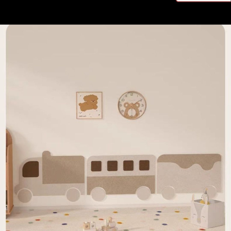 Gultņa galvas balsts ar mīkstu pārklājumu, pašlīmējošas filca sienas uzlīmes bērnu istabai – stils: karikatūra; raksts: karikatūras animācija; fona mīkstais panelis; materiāls: Cits