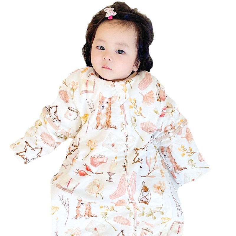 Hálózsák babáknak és kisgyermekeknek, levehető ujjaival; vastag kialakítás őszi–téli időszakra; külső anyag: 100% pamut; bélés: pamut; töltet: space cotton; állandó hőmérsékletet és nedvesség-elvezetést biztosít.