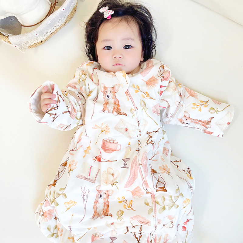 Hálózsák babáknak és kisgyermekeknek, levehető ujjaival; vastag kialakítás őszi–téli időszakra; külső anyag: 100% pamut; bélés: pamut; töltet: space cotton; állandó hőmérsékletet és nedvesség-elvezetést biztosít.