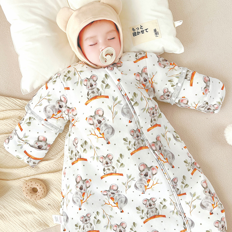 Hálózsák babáknak és kisgyermekeknek, levehető ujjaival; vastag kialakítás őszi–téli időszakra; külső anyag: 100% pamut; bélés: pamut; töltet: space cotton; állandó hőmérsékletet és nedvesség-elvezetést biztosít.