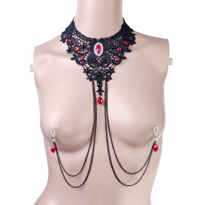 Nėriniuota krūtinės grandinėlė, širdies formos, rankų darbo, su įklijuotu akmenėliu