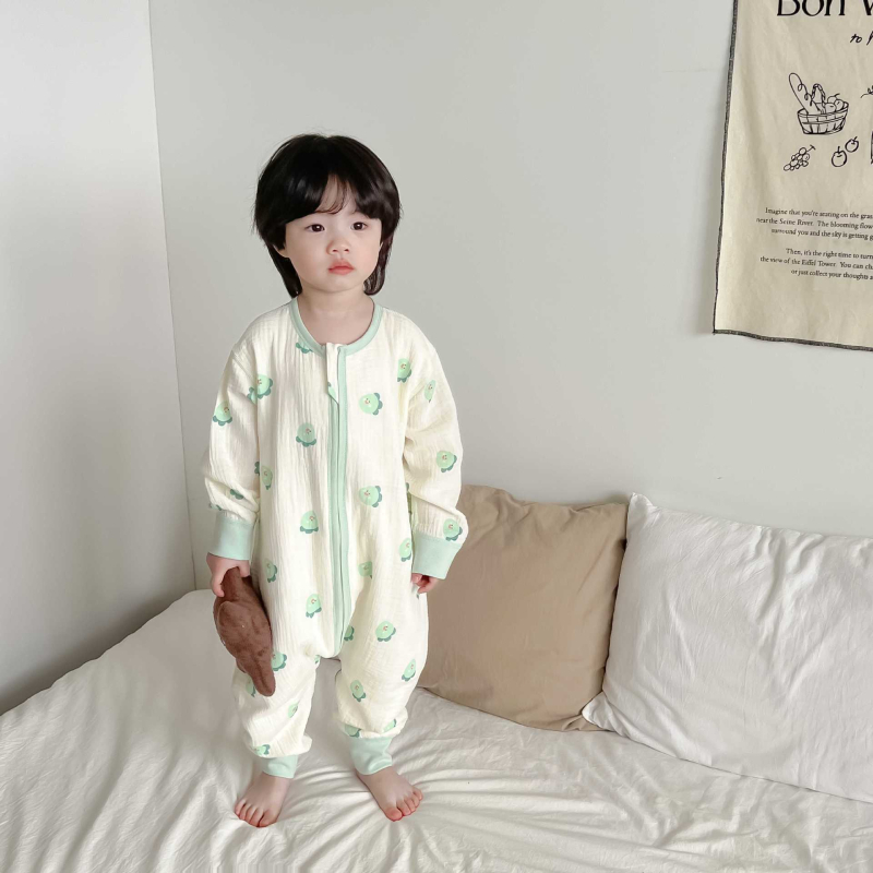 Baba hálózsák hosszú ujjak, elválasztott lábakkal – minden évszakra, 95% pamut anyag, pamut bélés, pamut töltőanyag, vastagított, mesefigurás minta