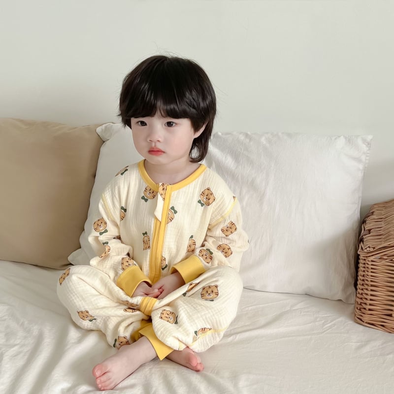 Baba hálózsák hosszú ujjak, elválasztott lábakkal – minden évszakra, 95% pamut anyag, pamut bélés, pamut töltőanyag, vastagított, mesefigurás minta