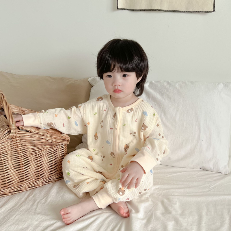 Baba hálózsák hosszú ujjak, elválasztott lábakkal – minden évszakra, 95% pamut anyag, pamut bélés, pamut töltőanyag, vastagított, mesefigurás minta