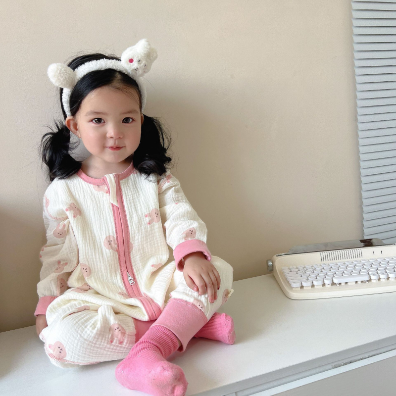 Baba hálózsák hosszú ujjak, elválasztott lábakkal – minden évszakra, 95% pamut anyag, pamut bélés, pamut töltőanyag, vastagított, mesefigurás minta