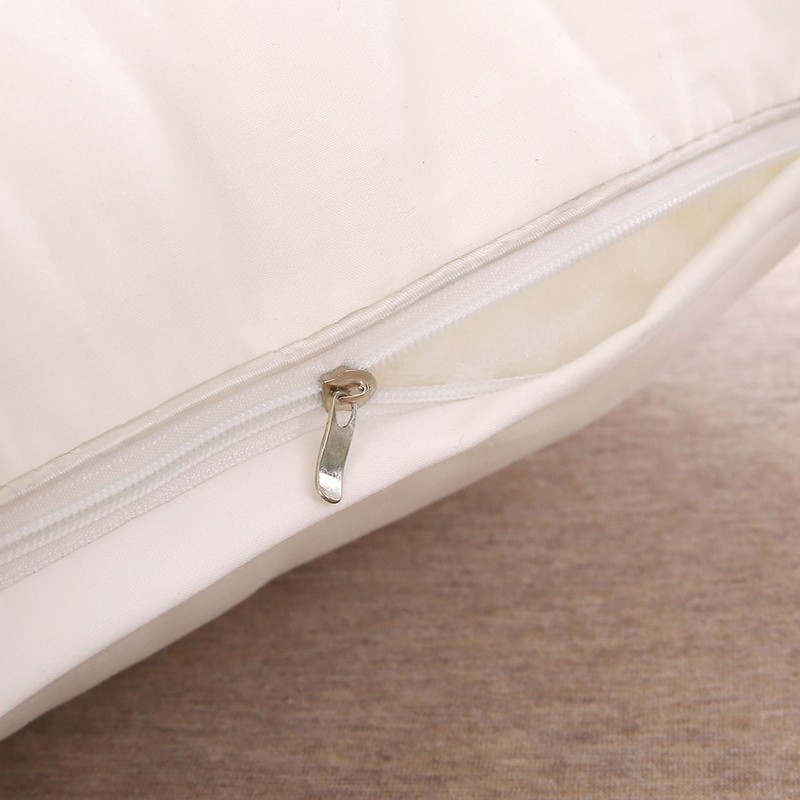 Ristkülikukujuline padja südamik ühe inimese jaoks, hingav polüesterkiududest täidis (99%), kattekiht keemilistest kiududest (99%), kaal 0.55–1.0 kg