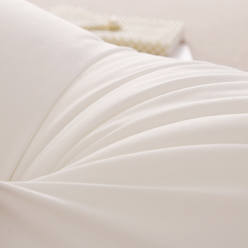 Ristkülikukujuline padja südamik ühe inimese jaoks, hingav polüesterkiududest täidis (99%), kattekiht keemilistest kiududest (99%), kaal 0.55–1.0 kg