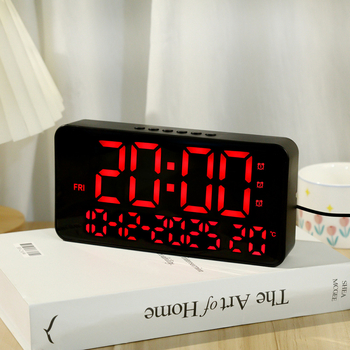 Alarmni sat s LED digitalnim prikazom, termometrom, kalendarom i prikazom datuma i dana