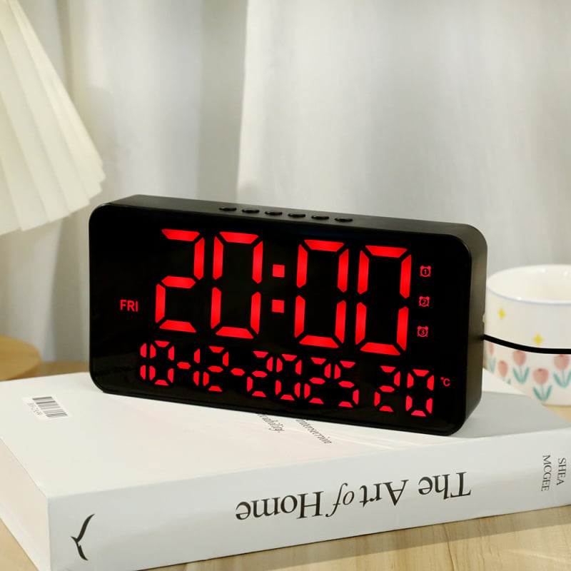 Alarmni sat s LED digitalnim prikazom, termometrom, kalendarom i prikazom datuma i dana