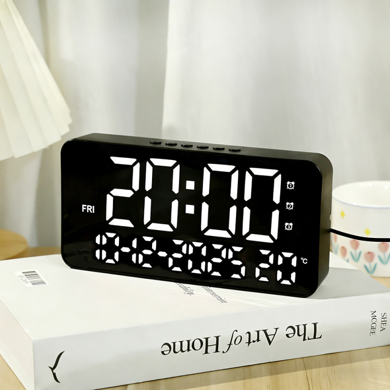 Alarmni sat s LED digitalnim prikazom, termometrom, kalendarom i prikazom datuma i dana