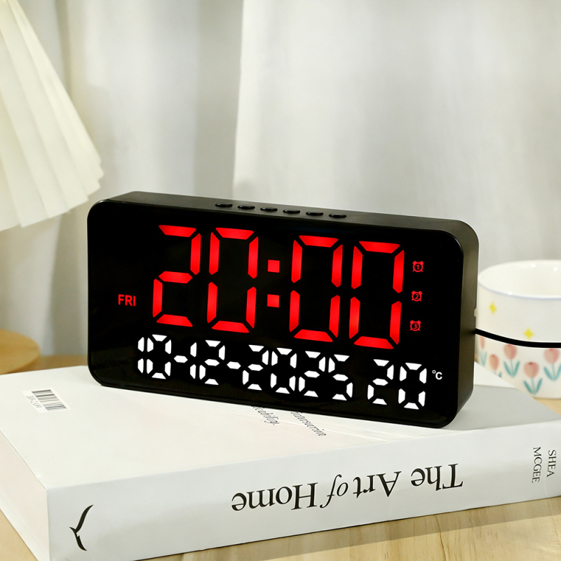 Alarmni sat s LED digitalnim prikazom, termometrom, kalendarom i prikazom datuma i dana
