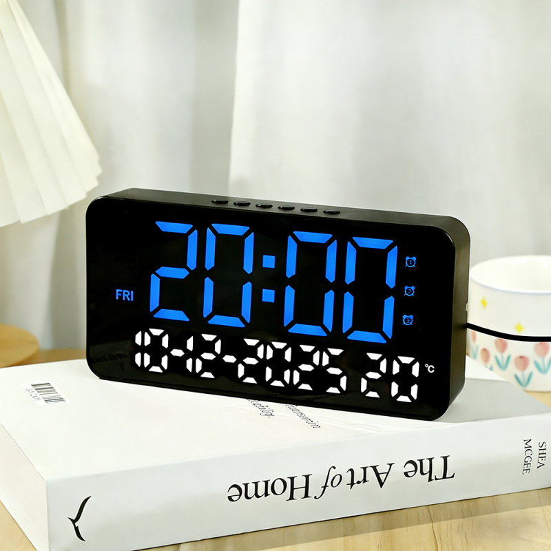 Alarmni sat s LED digitalnim prikazom, termometrom, kalendarom i prikazom datuma i dana