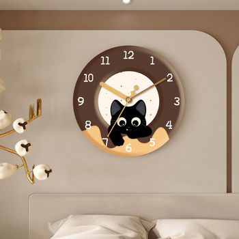 Seinakell koos vaikse liikumisega, termomeetri ja perpetuaalse kalenderiga, näidustused numbrite ja LED-iga.