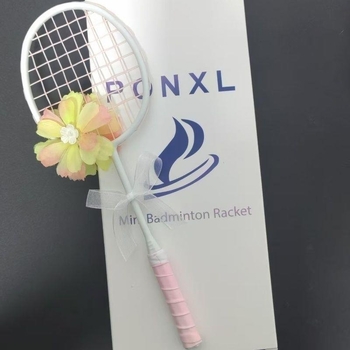Mini badminton reketa s dizajnom, okvir od karbonskih vlakana, 95–100 g, izuzetno tvrda, direktan udarac — privjesak za ruksak