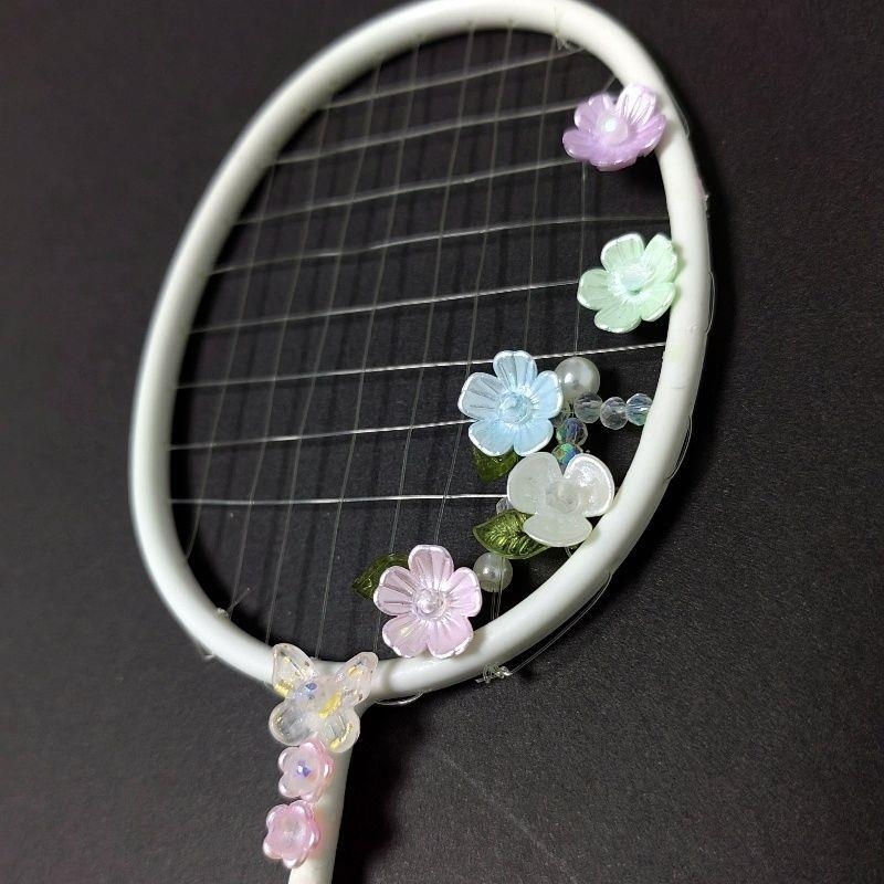 Mini badminton reketa s dizajnom, okvir od karbonskih vlakana, 95–100 g, izuzetno tvrda, direktan udarac — privjesak za ruksak