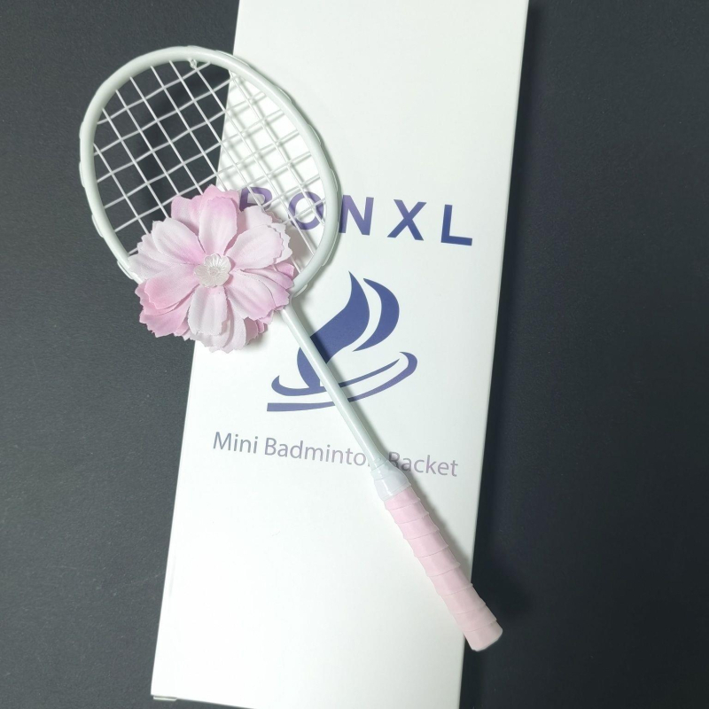 Mini badminton reketa s dizajnom, okvir od karbonskih vlakana, 95–100 g, izuzetno tvrda, direktan udarac — privjesak za ruksak