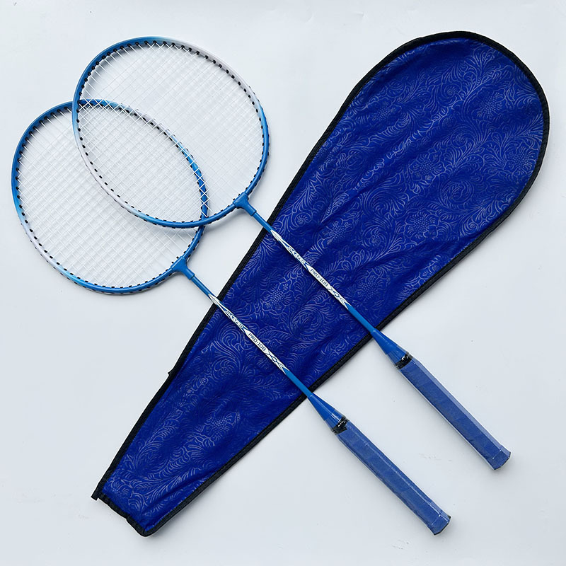 Raketa za badminton Tilt Feather — okvir od ferro- zlitine; težina 95–100 g; drška G4; ravni udarac