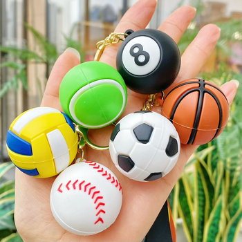 Kljucni lanac sa sportskim motivom Svjetskog prvenstva – crtani stil, mekani PVC materijal, privjesak lopta