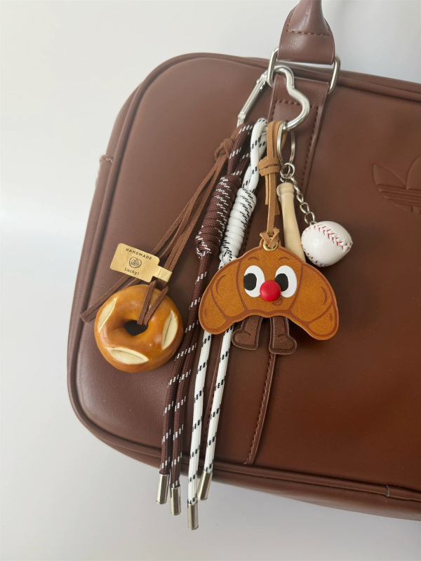 Atslēgu piekariņš ar dachshunda motīvu — metāls, pusmanuāla apstrāde, Hesheng zīmols, pavasaris 2025