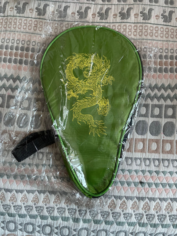 Galda tenisa raketes vāciņš ķirbja formas, ar aizmugures kabatu 3 bumbiņām, ūdensizturīgs, pārnēsājams un elpojošs (ķirbja forma; aizmugures kabata 3 bumbiņām; ūdensizturīgs; pārnēsājams; elpojošs)