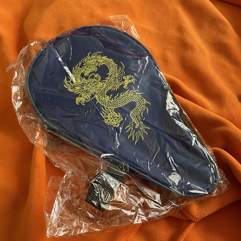 Galda tenisa raketes vāciņš ķirbja formas, ar aizmugures kabatu 3 bumbiņām, ūdensizturīgs, pārnēsājams un elpojošs (ķirbja forma; aizmugures kabata 3 bumbiņām; ūdensizturīgs; pārnēsājams; elpojošs)