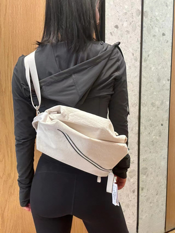 Višenamjenski sportski ruksak s vodootpornim zatvaračem, podesivim remenima, crossbody dizajnom, odjeljak za suhe i mokre stvari, prozračan