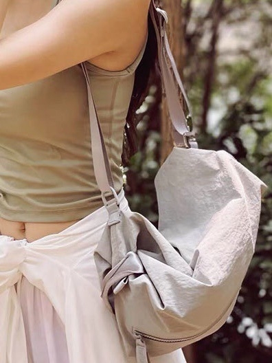 Višenamjenski sportski ruksak s vodootpornim zatvaračem, podesivim remenima, crossbody dizajnom, odjeljak za suhe i mokre stvari, prozračan